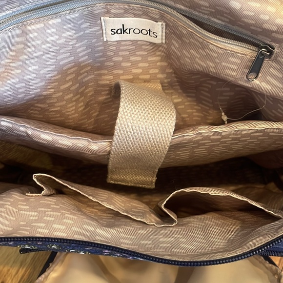 SAKROOTS Navy Floral Spirit medium sized backpack with laptop sleeve RARE! - Picture 7 of 9